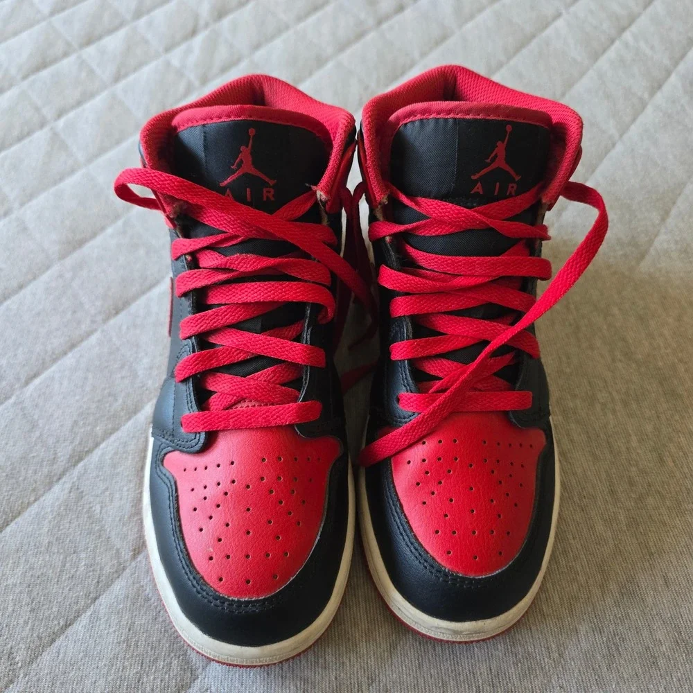 Nike Air Jordan 1 Mid GS Alternate Bred Black Fire Red Size 4.5Y